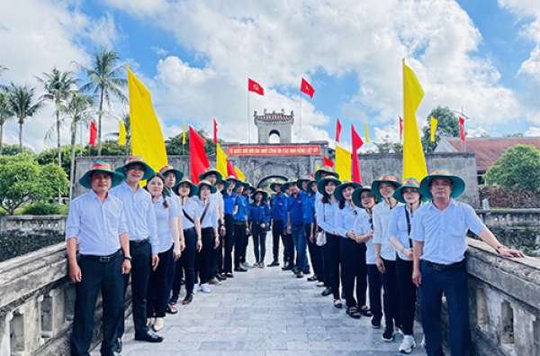 Đảng Bộ bộ phận Công Ty Công Viên - Cây Xanh Đà Nẵng tri ân các anh hùng liệt sĩ và hành trình tìm về các địa chỉ Đỏ