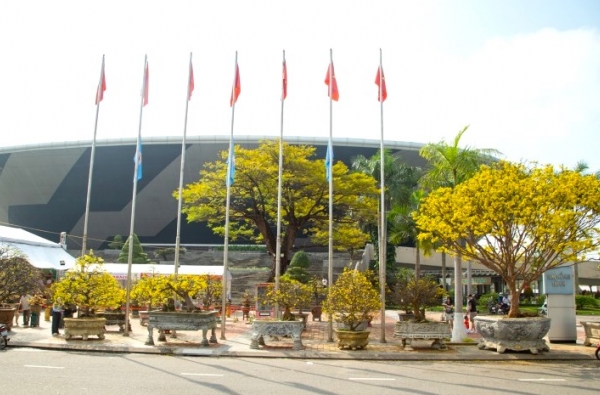 Công ty Công viên – Cây xanh Đà Nẵng tổ chức Chợ hoa Tết và trang trí hoa tại một số khu vực để phục vụ dịp Tết Nguyên đán Giáp Thìn năm 2024.