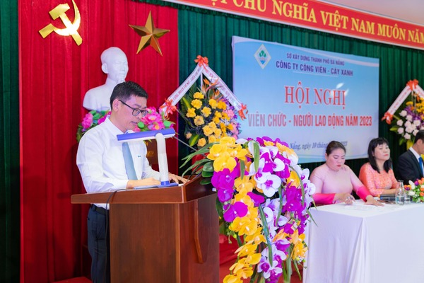 Đồng chí Phùng Phú Phong – Giám đốc Sở Xây dựng phát biểu chỉ đạo tại Hội nghị